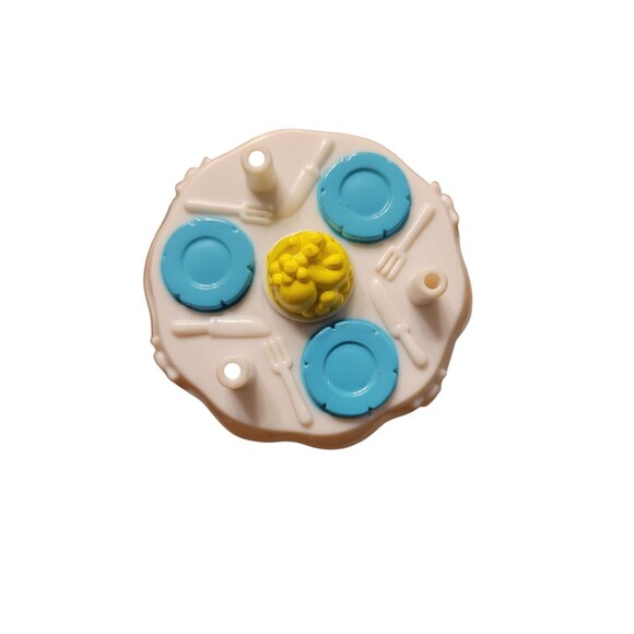 2002 Fisher Price Sweet Streets Picnic Table And Dining Table - Picture 6 of 7